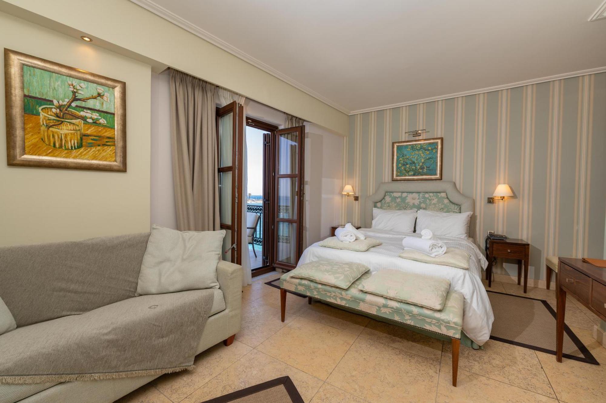 La Boheme Hotel Gythio Bagian luar foto