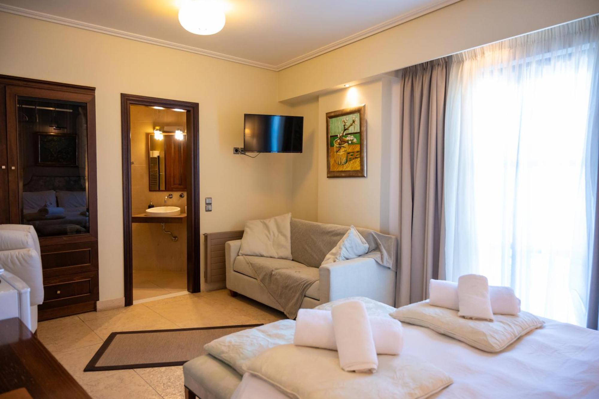 La Boheme Hotel Gythio Bagian luar foto