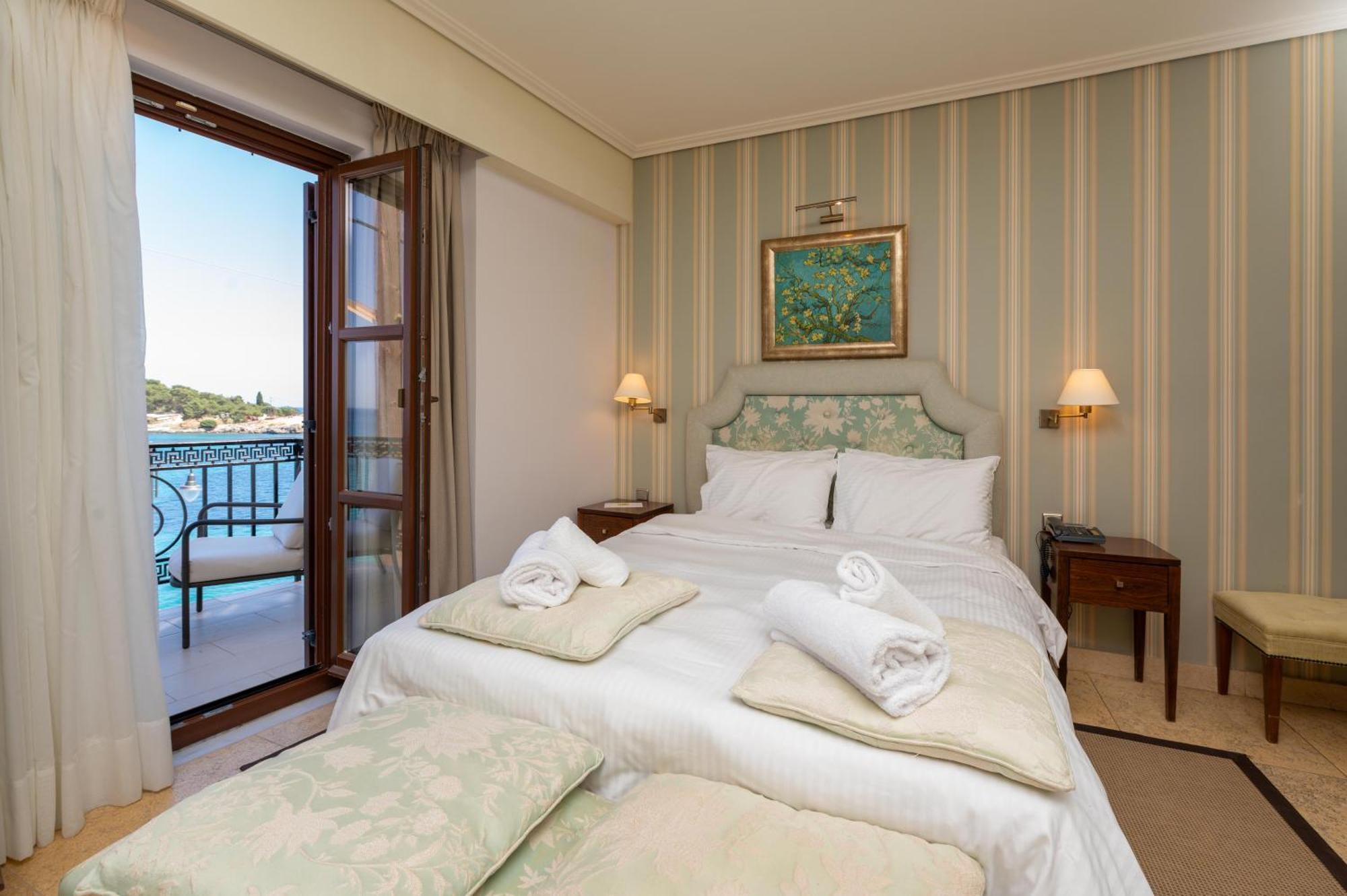 La Boheme Hotel Gythio Bagian luar foto