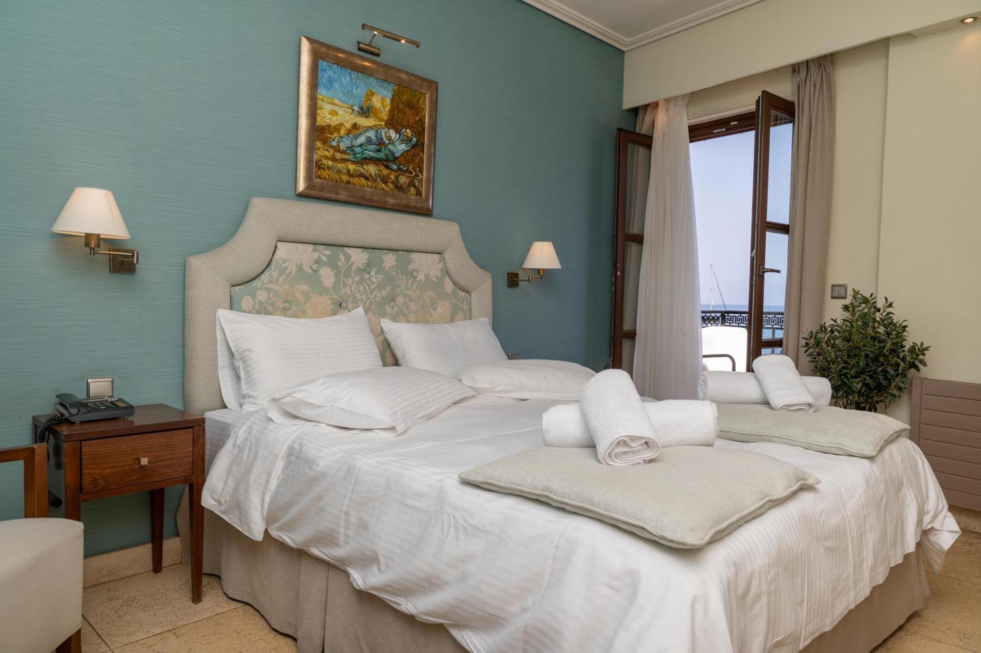 La Boheme Hotel Gythio Bagian luar foto