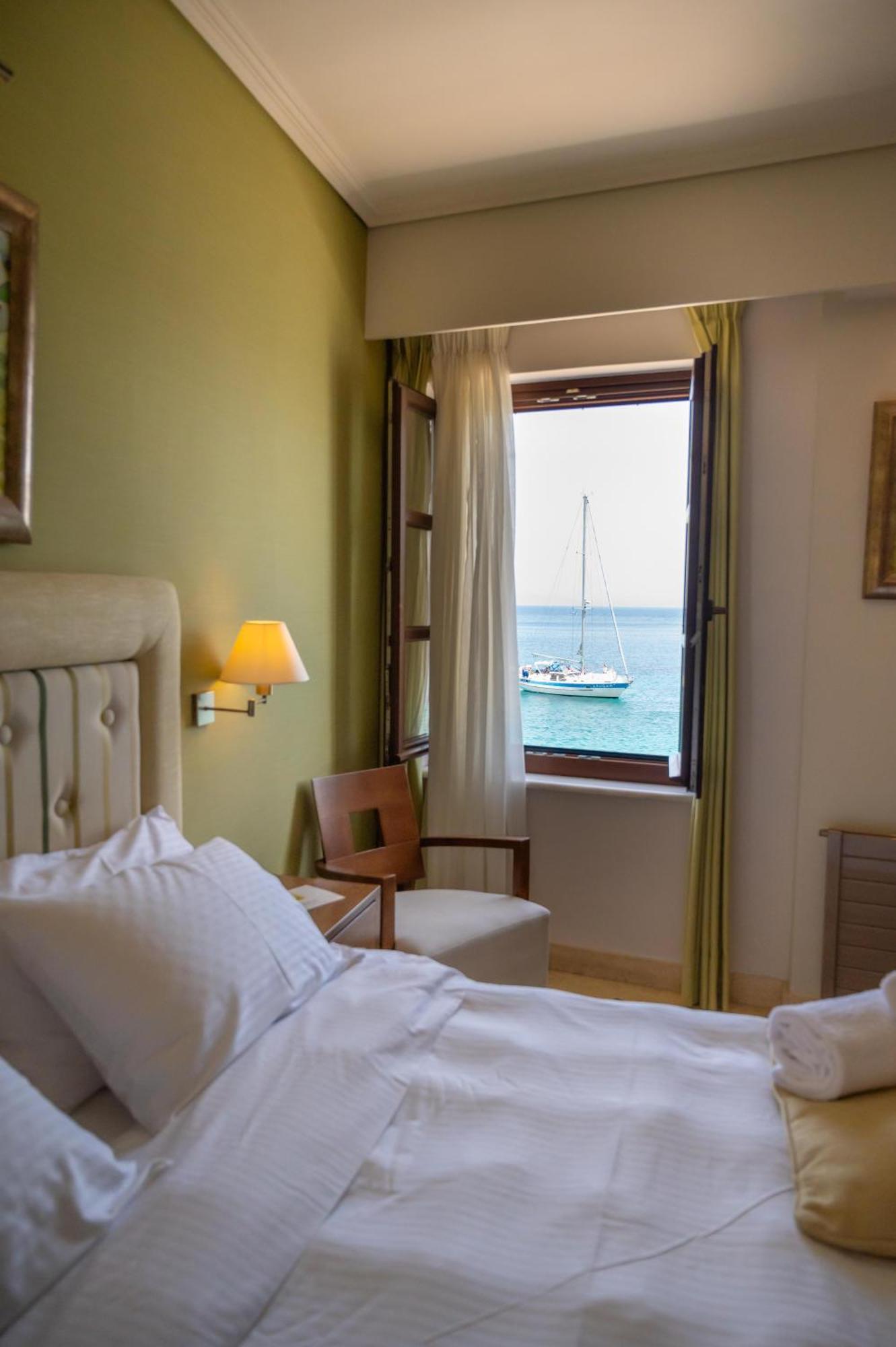 La Boheme Hotel Gythio Bagian luar foto
