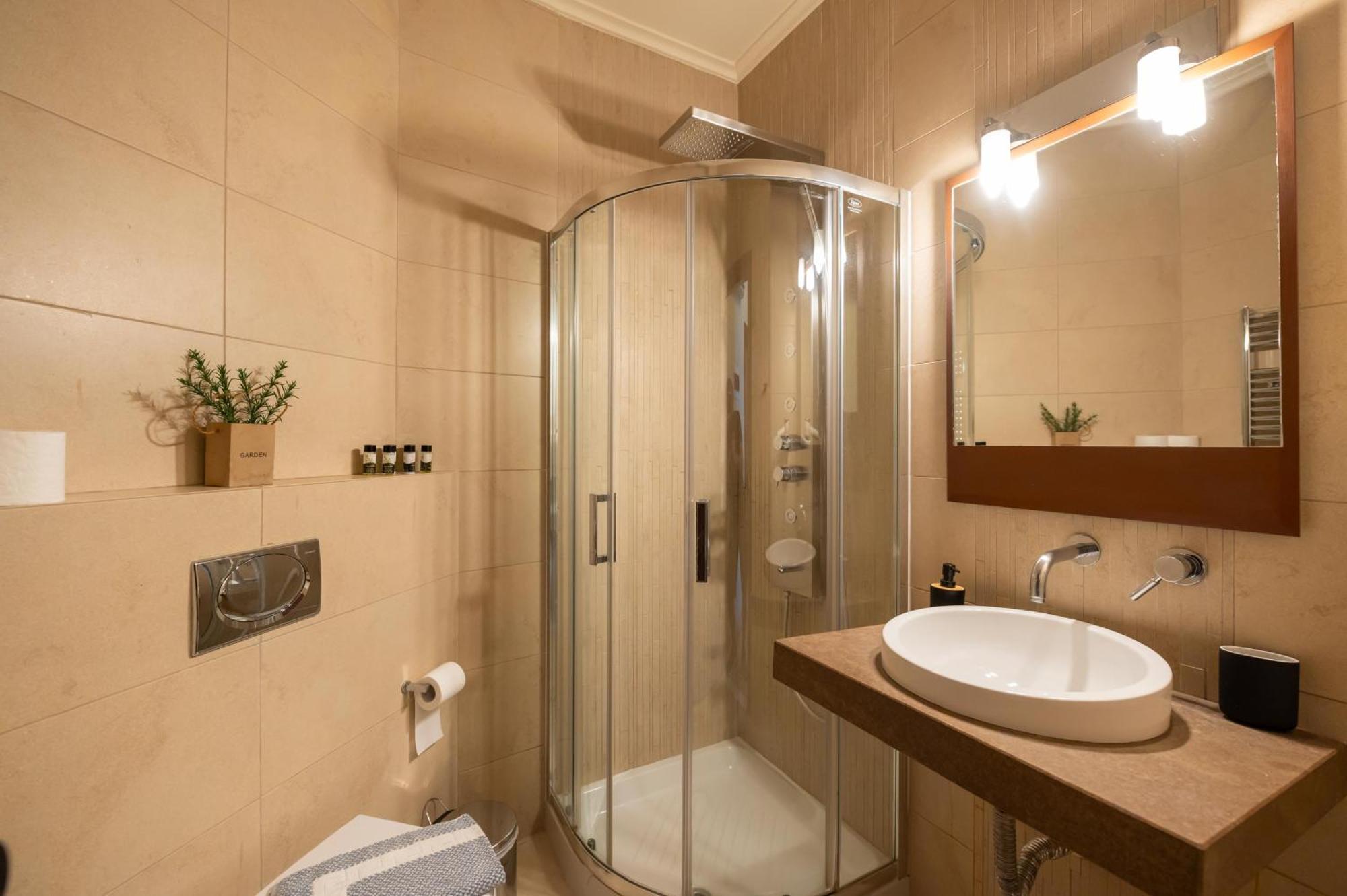 La Boheme Hotel Gythio Bagian luar foto