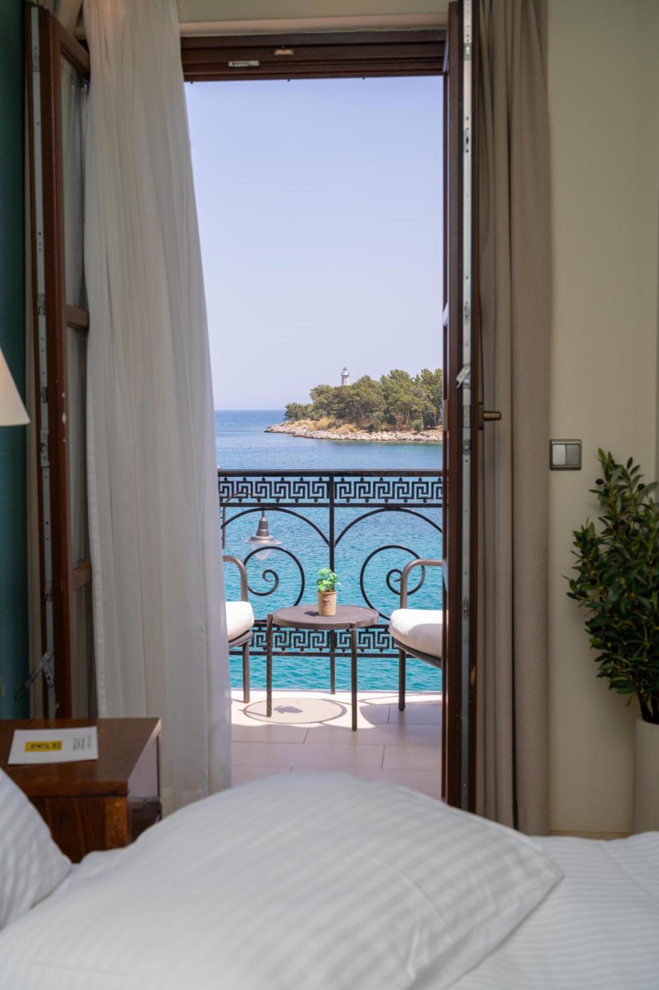 La Boheme Hotel Gythio Bagian luar foto