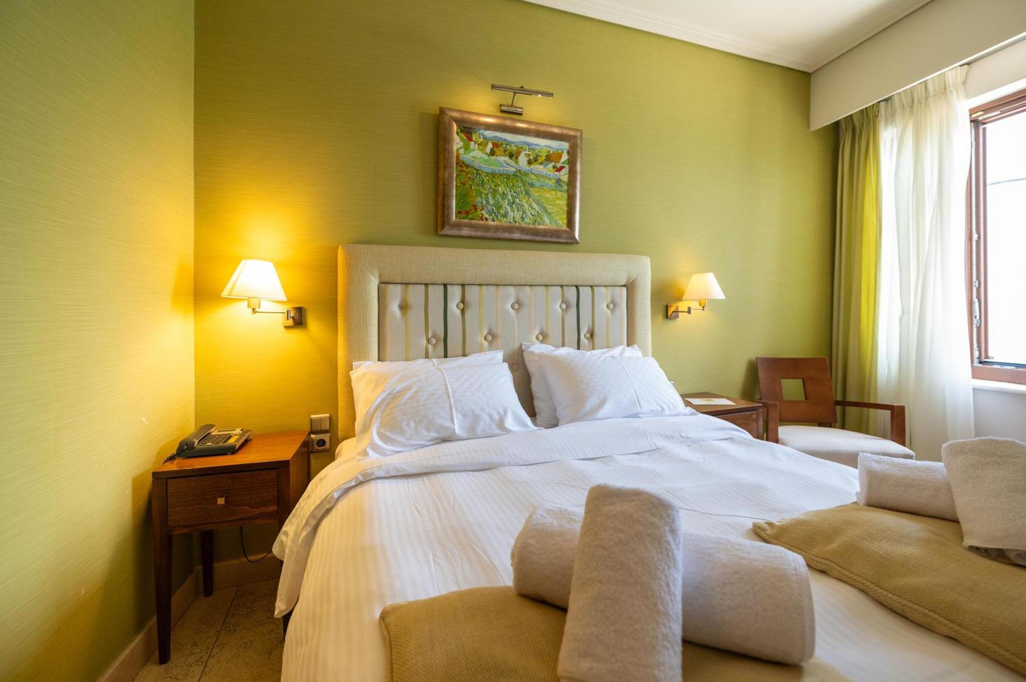 La Boheme Hotel Gythio Bagian luar foto