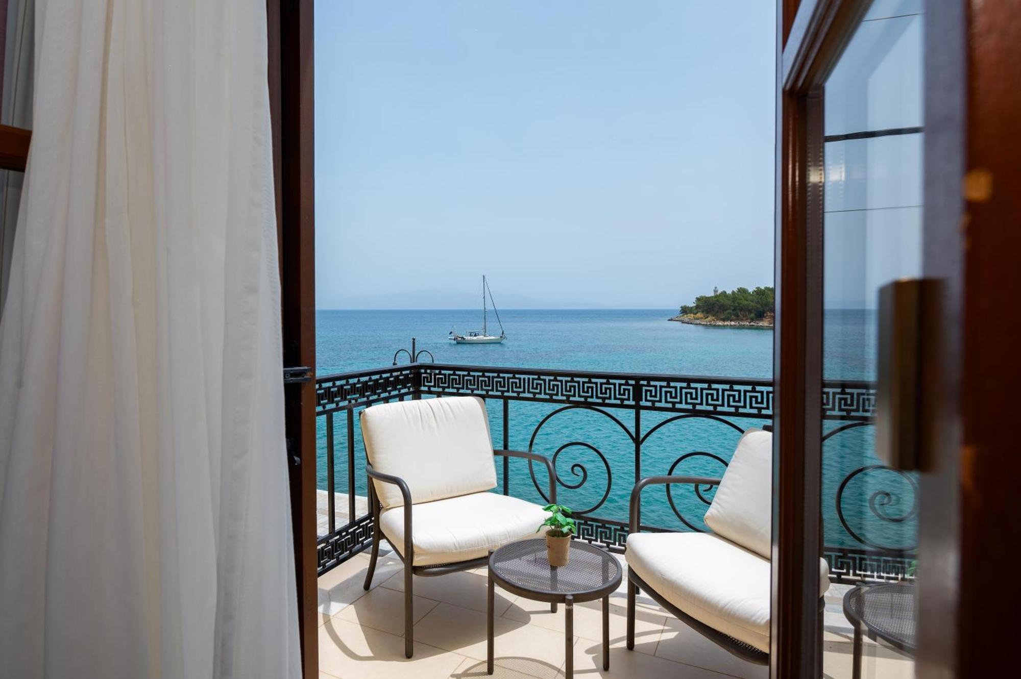 La Boheme Hotel Gythio Bagian luar foto