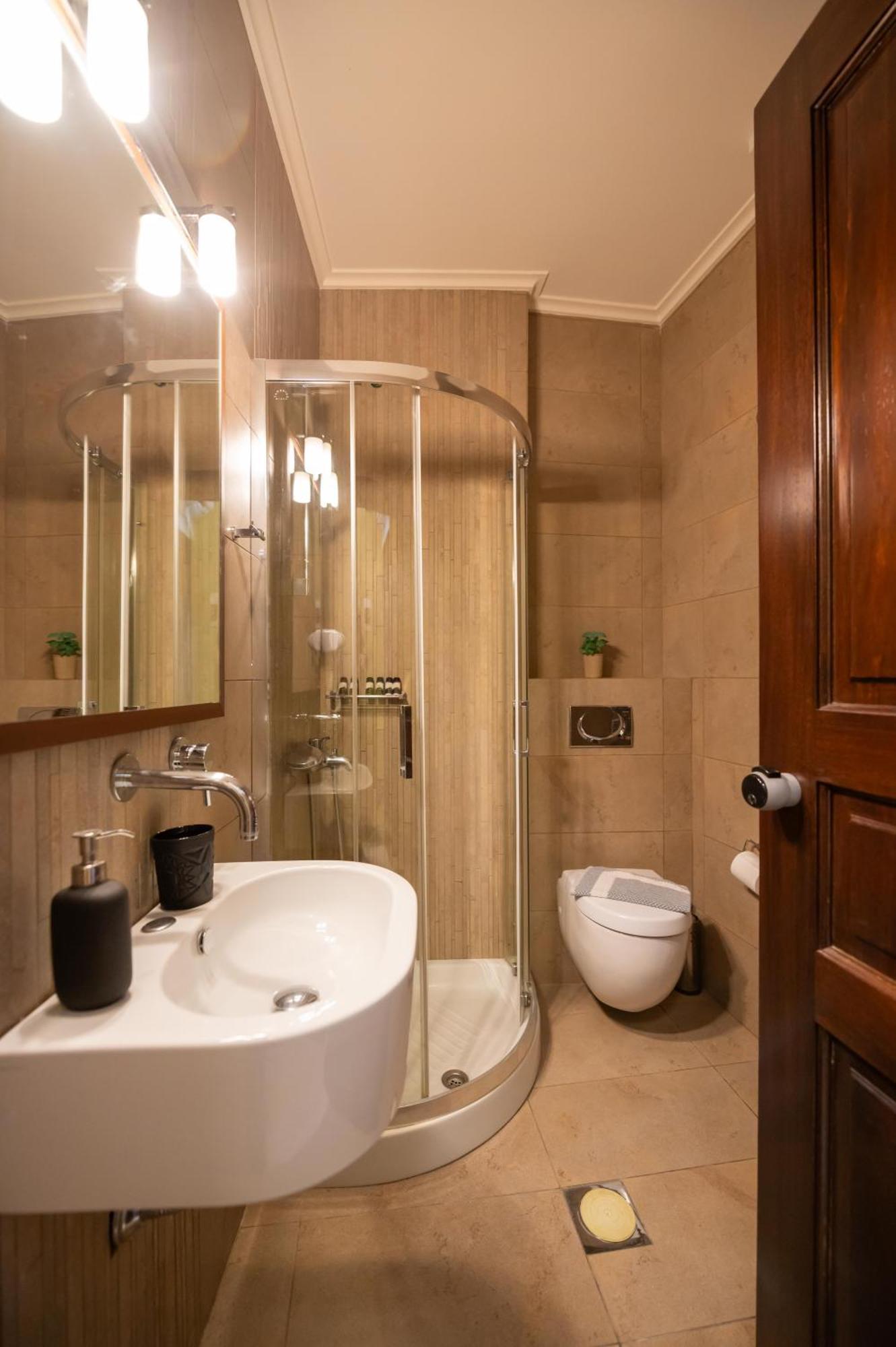 La Boheme Hotel Gythio Bagian luar foto