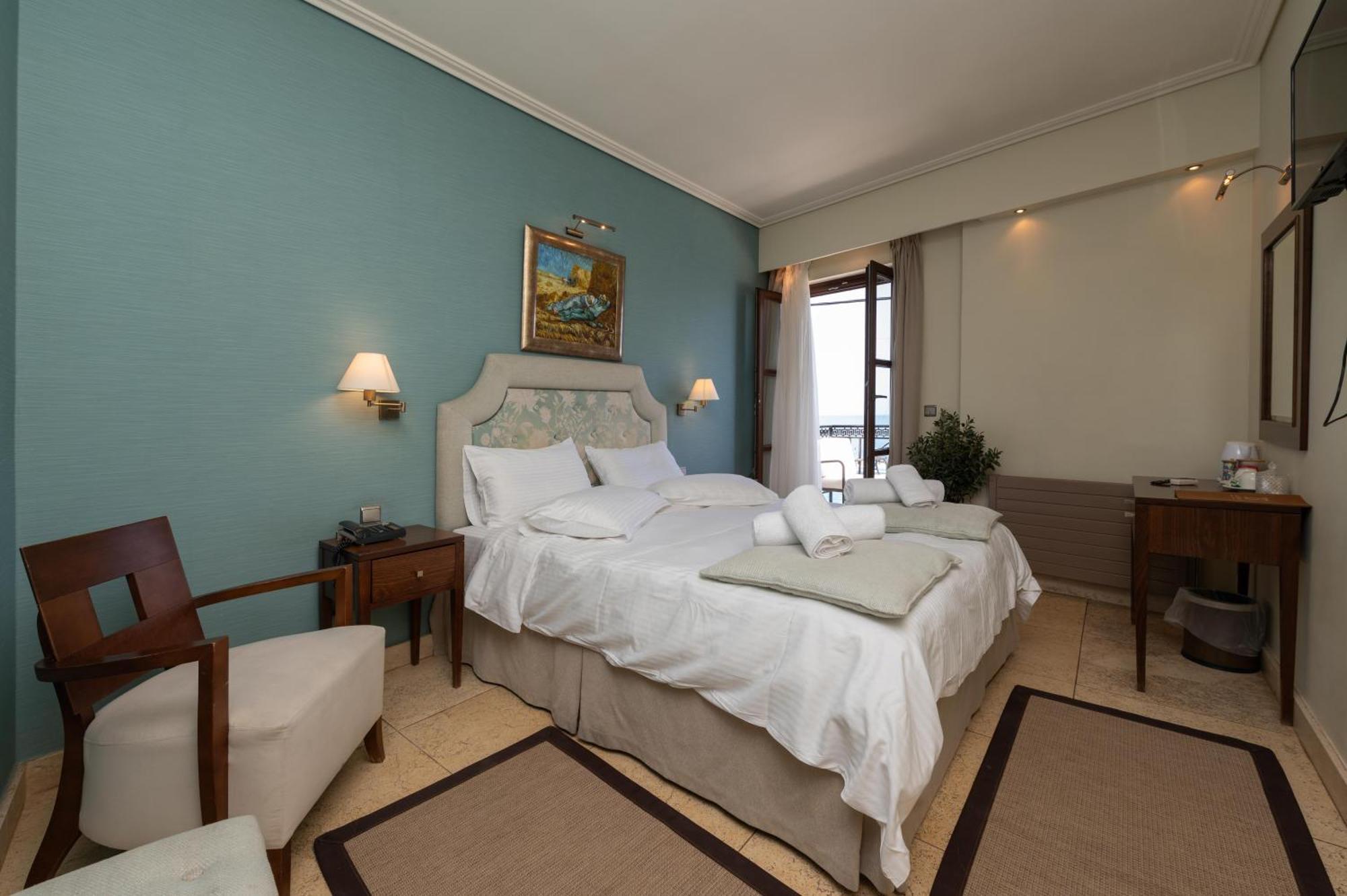 La Boheme Hotel Gythio Bagian luar foto