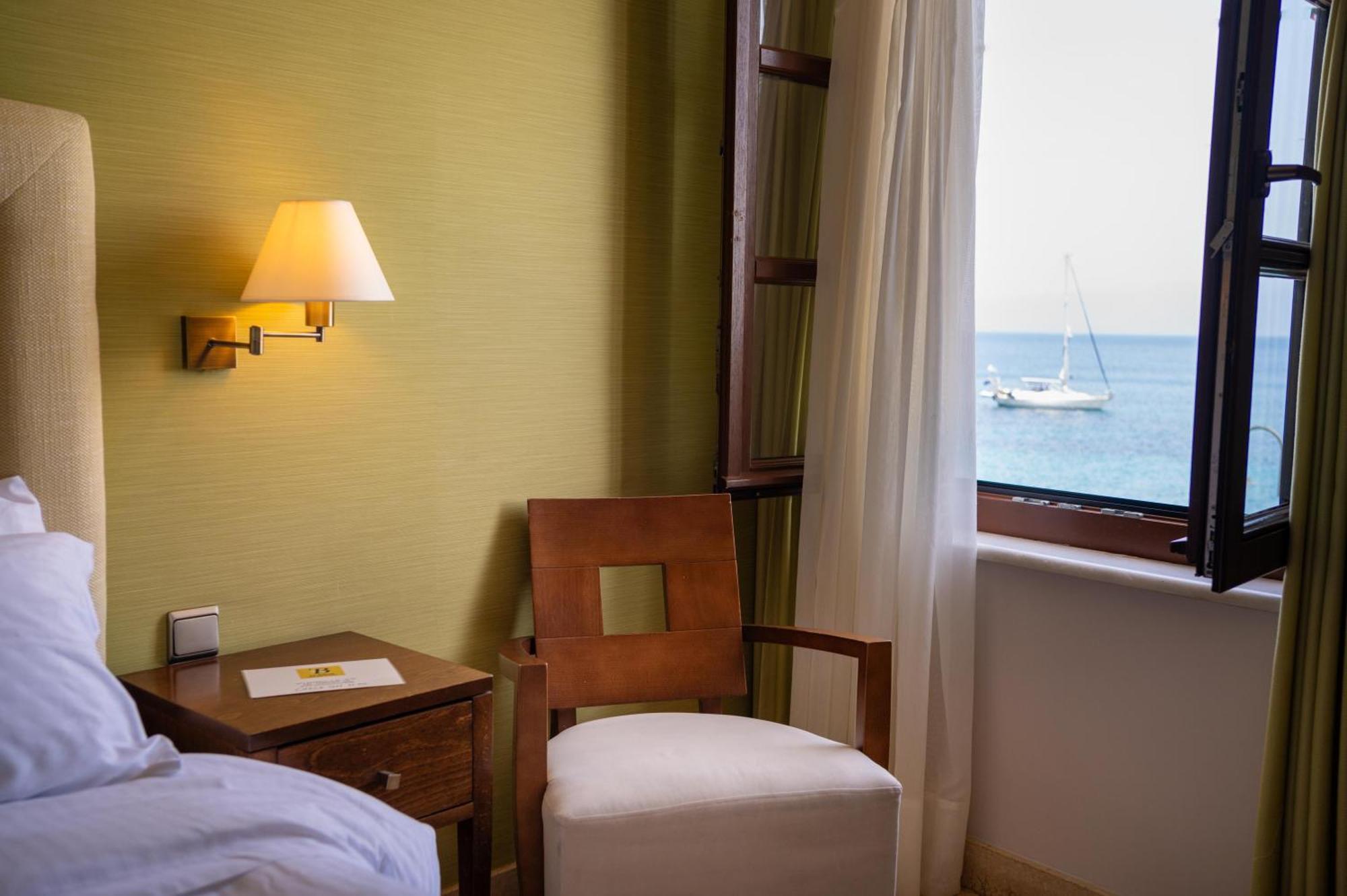 La Boheme Hotel Gythio Bagian luar foto