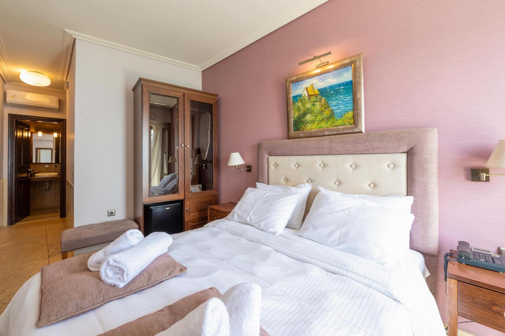 La Boheme Hotel Gythio Bagian luar foto