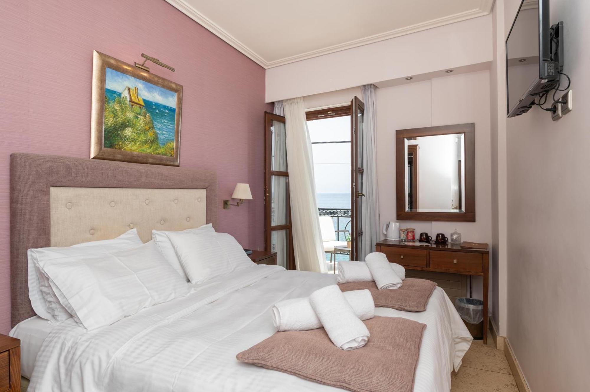 La Boheme Hotel Gythio Bagian luar foto