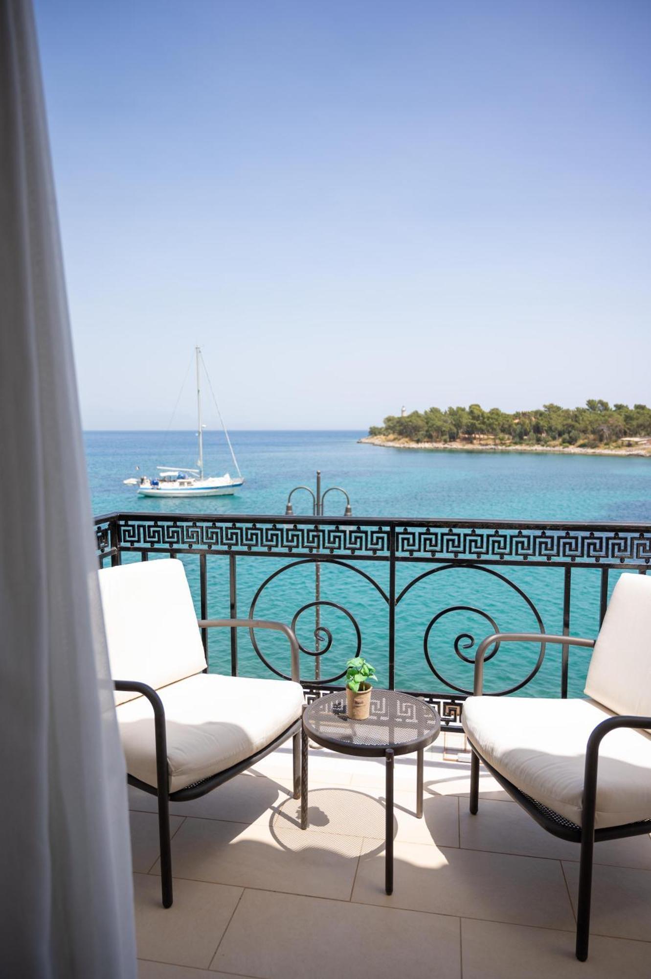 La Boheme Hotel Gythio Bagian luar foto