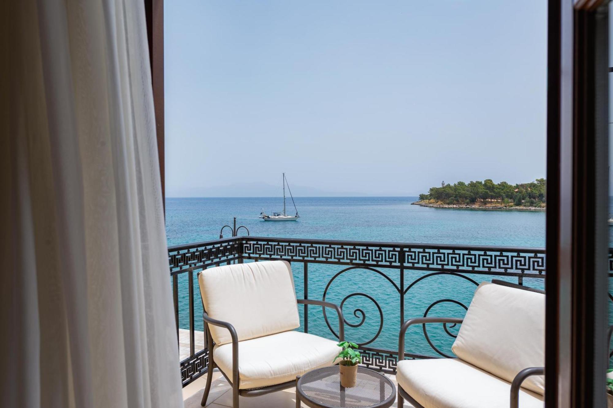 La Boheme Hotel Gythio Bagian luar foto
