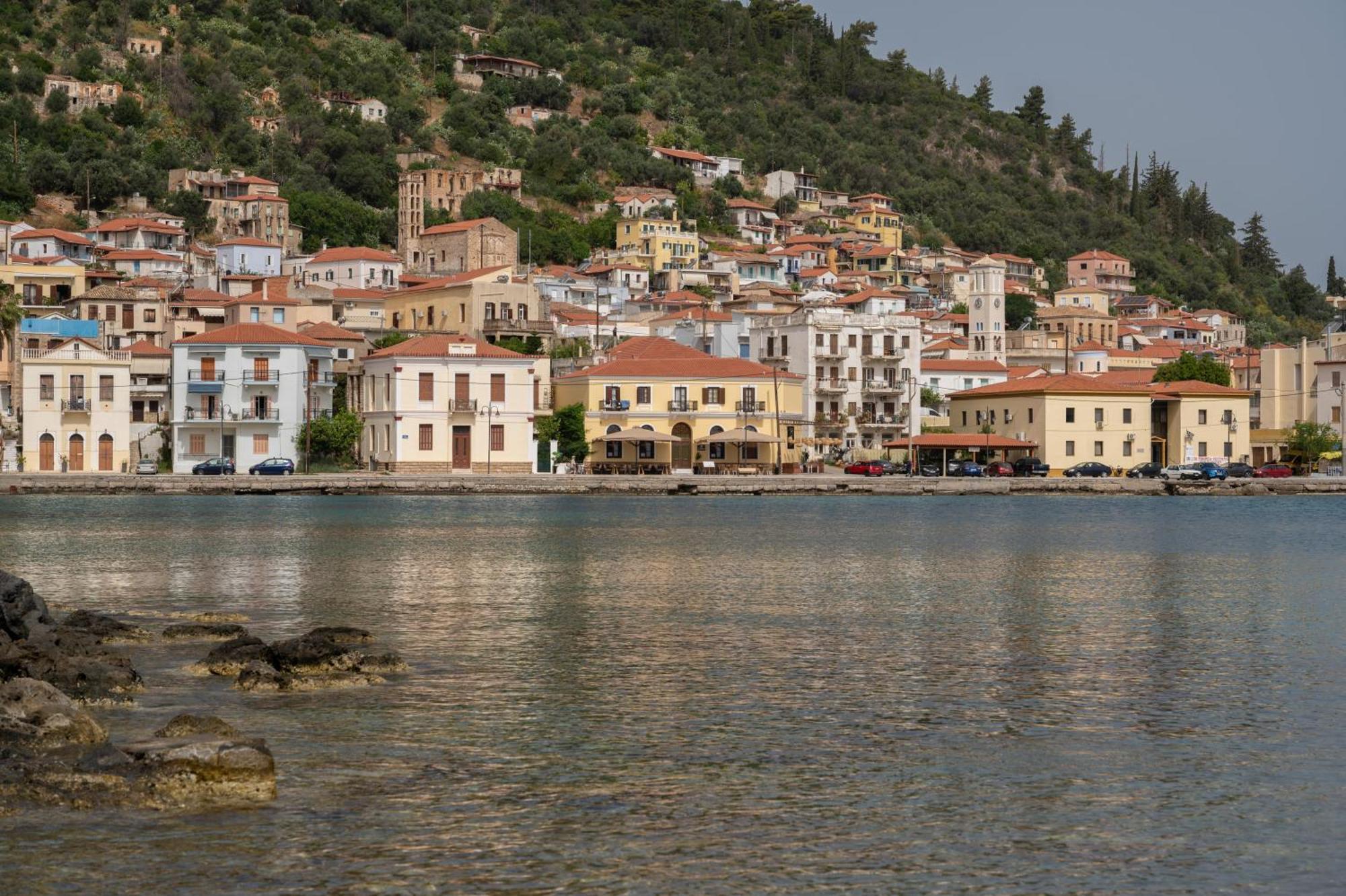 La Boheme Hotel Gythio Bagian luar foto