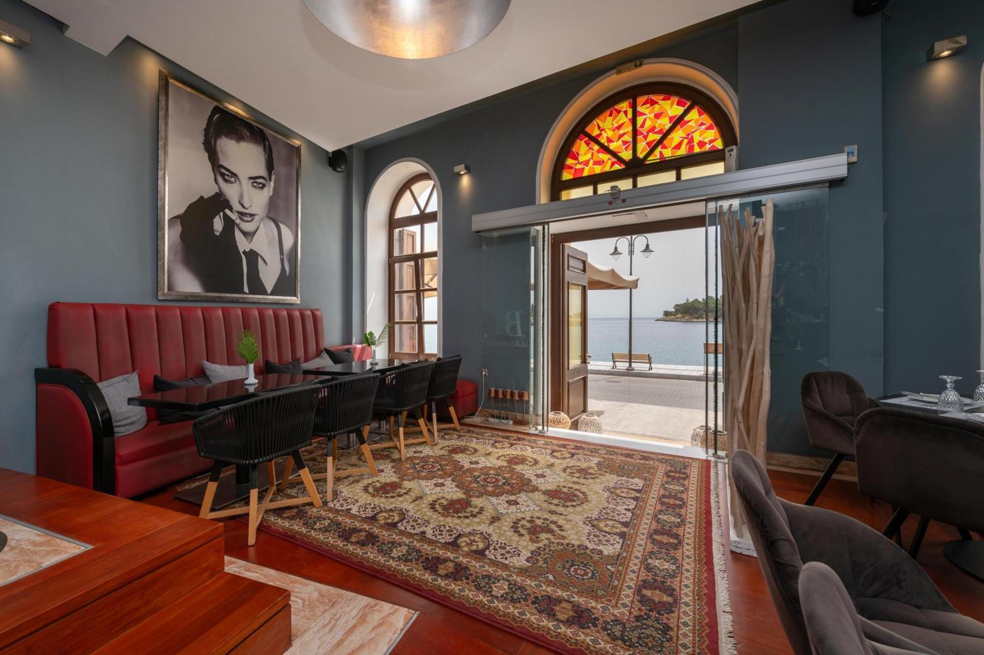 La Boheme Hotel Gythio Bagian luar foto