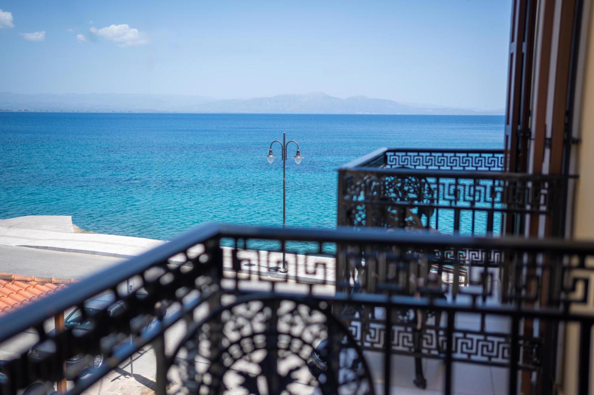 La Boheme Hotel Gythio Bagian luar foto