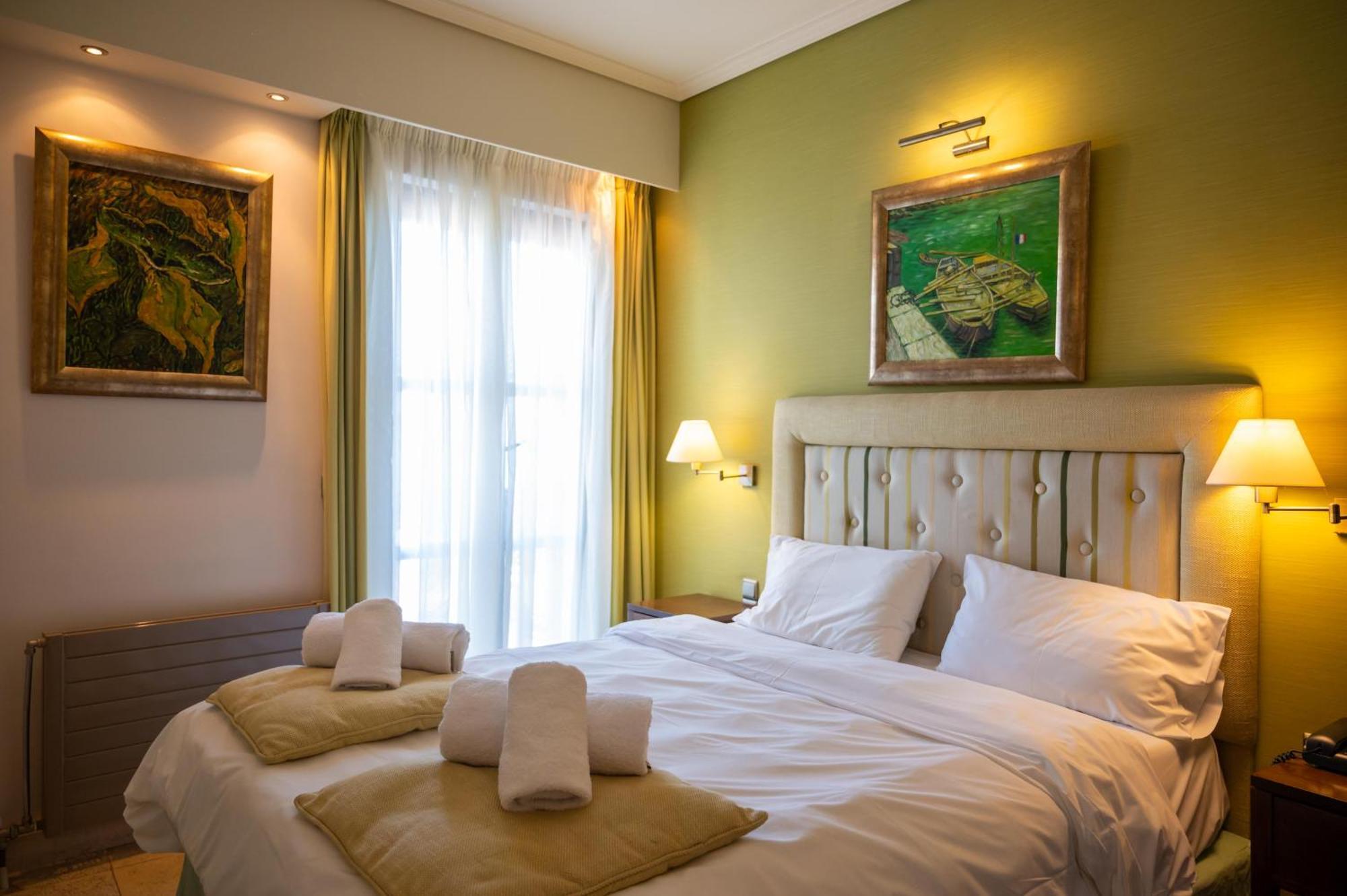 La Boheme Hotel Gythio Bagian luar foto